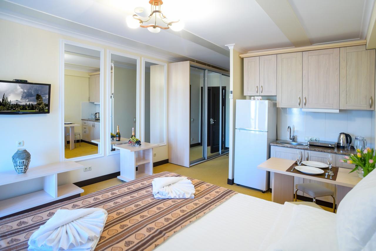 קייב Aparthotel On Klinichna St. מראה חיצוני תמונה